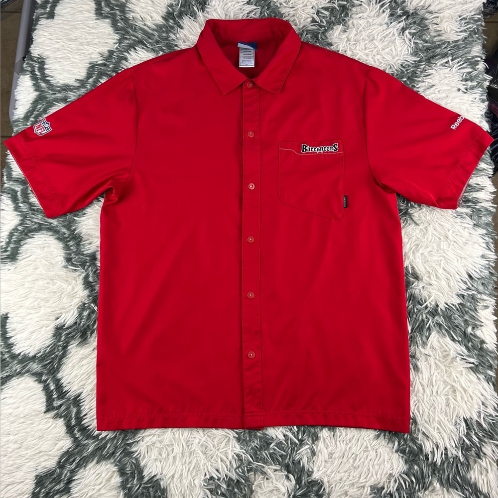 NFL Reebok Men's Red Tampa Bay Buccaneers On Field Button Down Shirt Size Medium